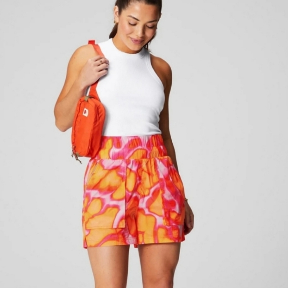 Fabletics Ultra Hi-Waisted Piped Nylon Short - L